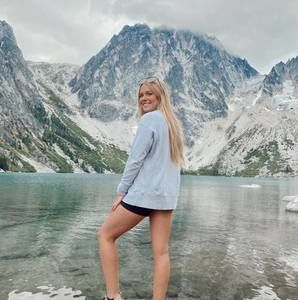 Meet your Posher, Maddeline